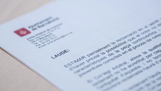 El laudo es la resolución del procedimiento de arbitraje. Es dictado por el órgano arbitral. El laudo es la resolución del procedimiento de arbitraje. Es dictado por el órgano arbitral.